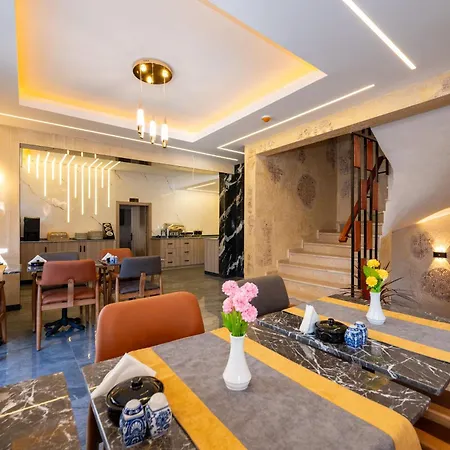 Carpediem Gold Hotell 3*